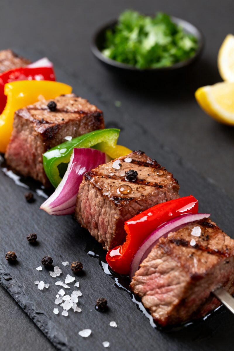 25-inch sirloin cubes with light char, glossy bell peppers (red, yellow, green) and tender red onion